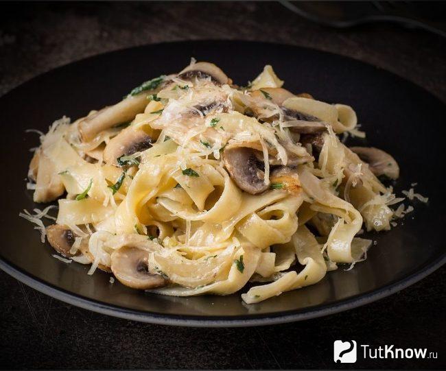 Паста с индейкой и вешенками