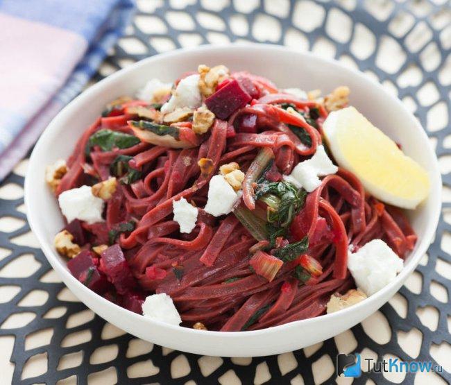 Паста со свеклой и козьим сыром