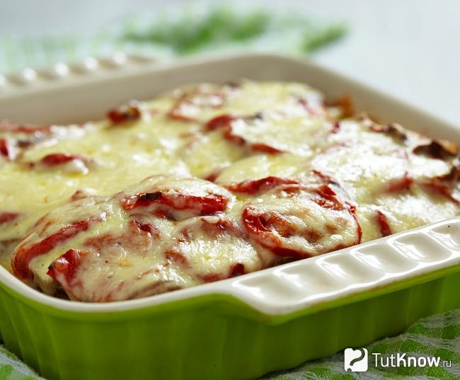 Мясная запеканка с помидорами и сыром