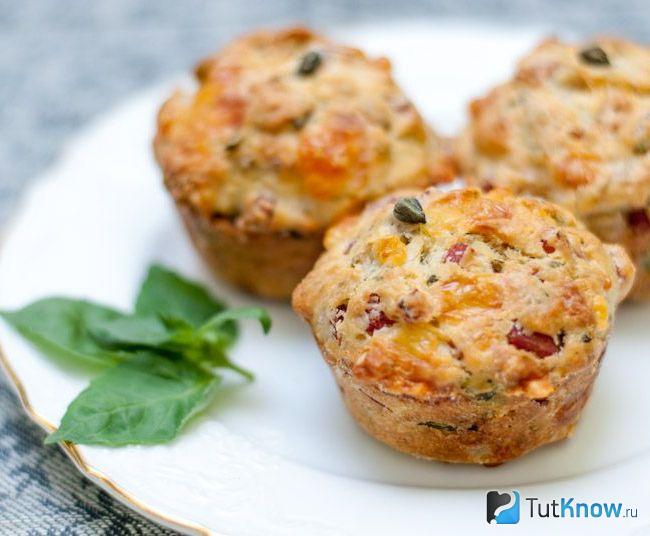 Маффины с сыром и ветчиной