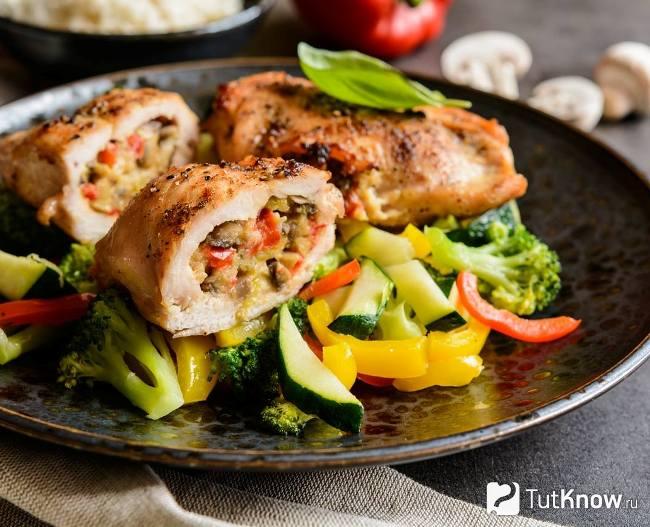 Куриные рулеты с овощами