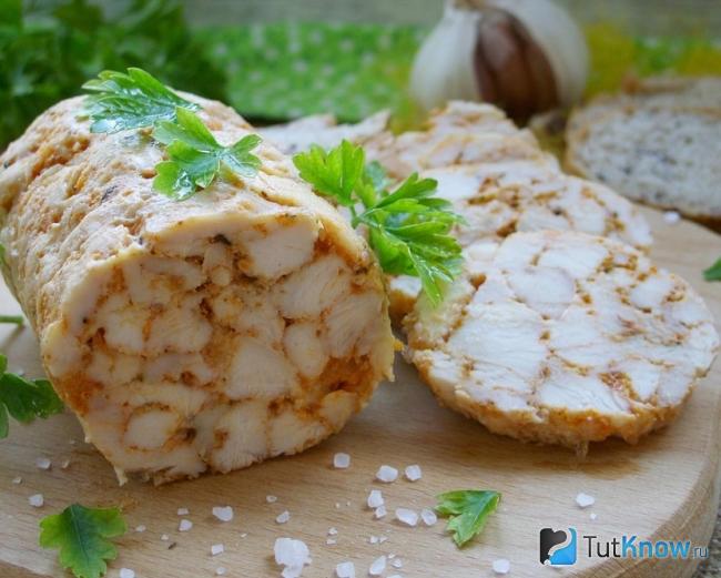 Мраморный куриный рулет с желатином