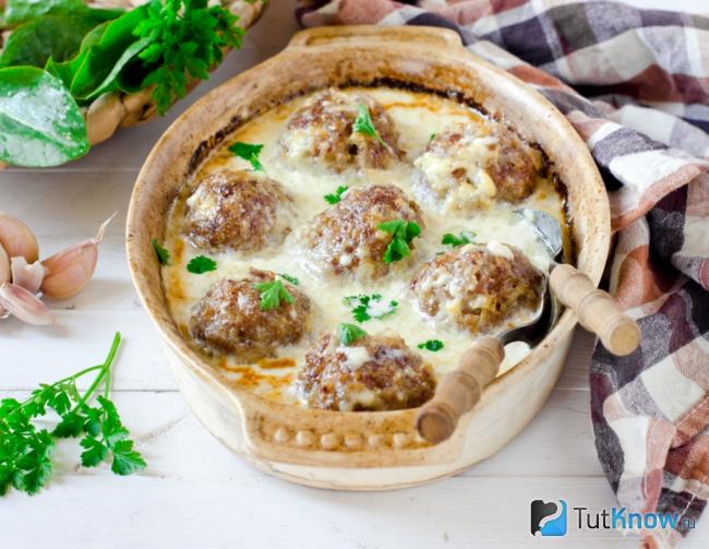 Тефтели из мясного фарша в сливочном соусе