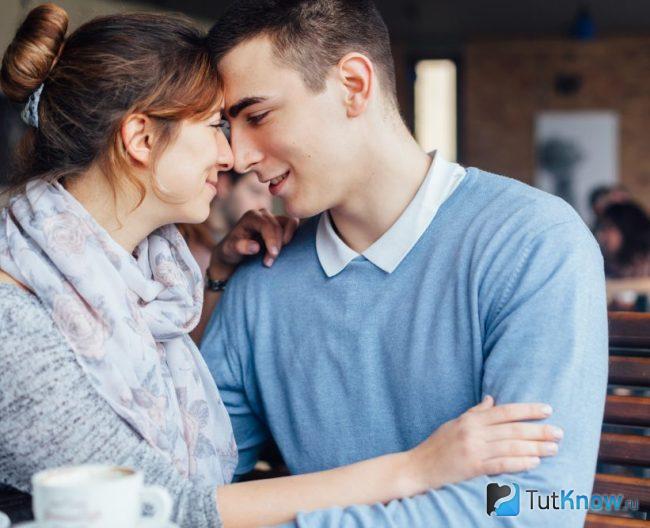 Стратегия здесь и сейчас в отношениях женщины с мужчиной младше на 10 лет