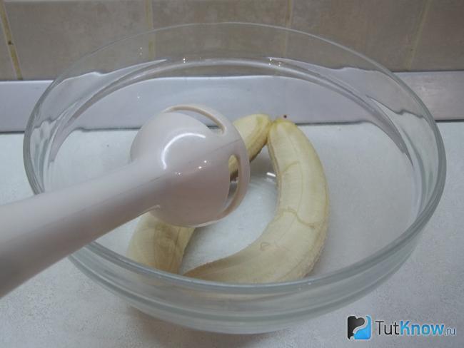 Бананы очищены от кожуры и