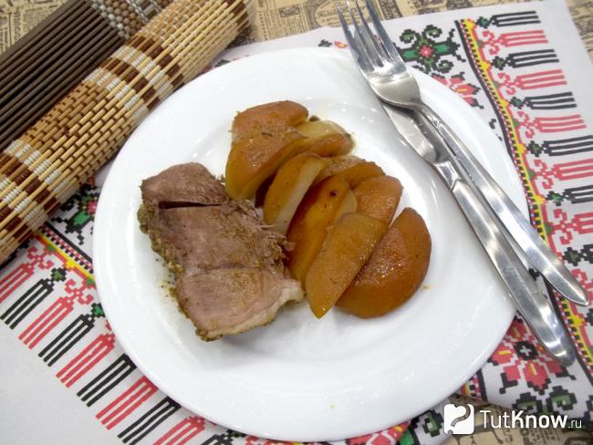 Готовая козлятина с картошкой в духовке