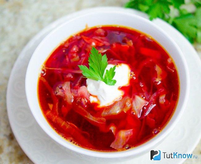 Борщ с молодой капустой и курицей