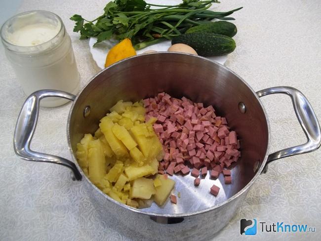 Картофель отварен и нарезан кубиками