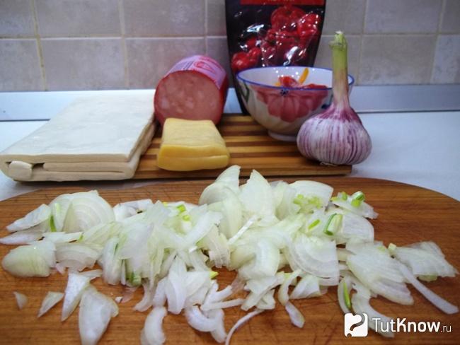 Репчатый лук нашинкован