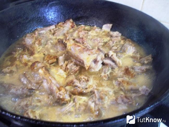 Мясо тушится