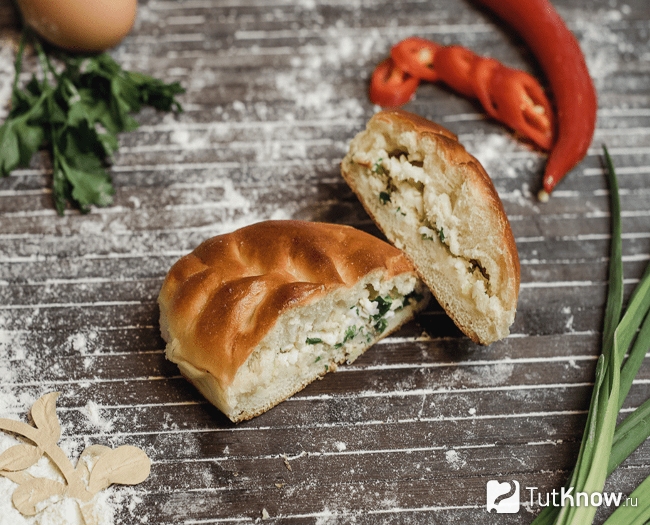 Классические пирожки с зеленым луком и яйцом