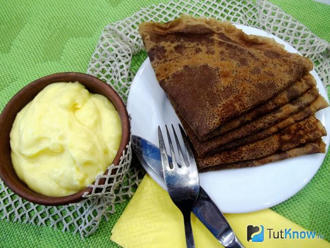 Готовые блины с какао и кофе