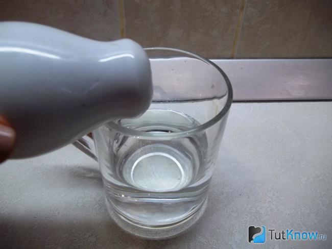 В емкость налита вода и приправлена солью