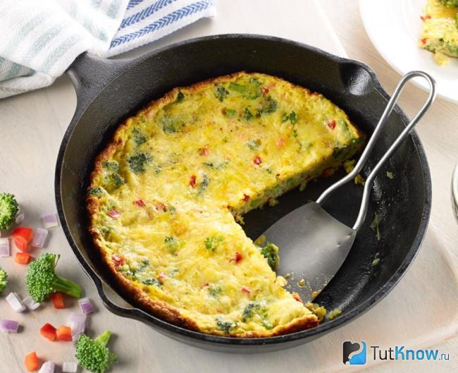 Омлет с брокколи и цветной капустой