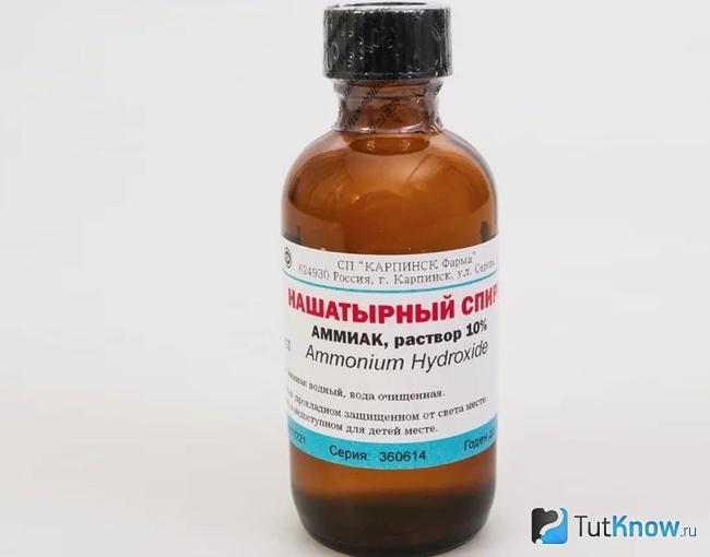 Нашатырный спирт от плесени в ванной
