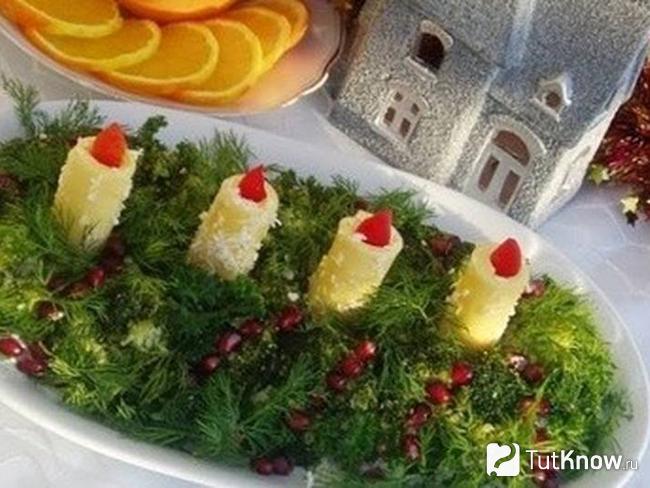 Салат «Новогодние свечи» с ветчиной и грибами