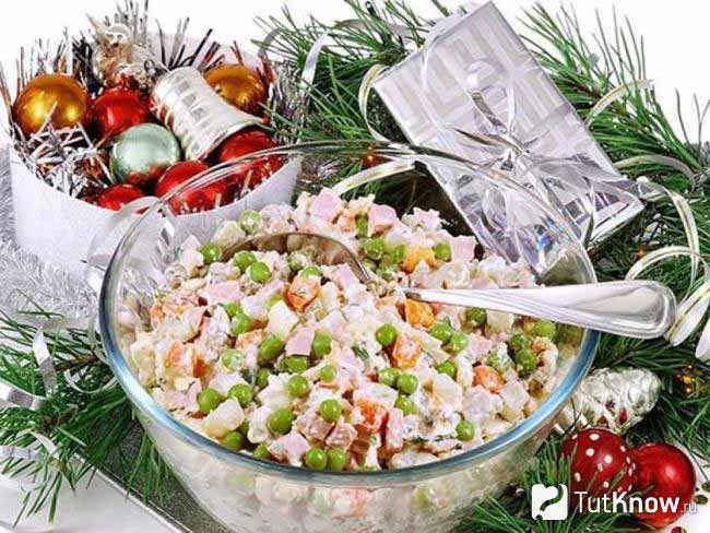 Оливье с индейкой и языком
