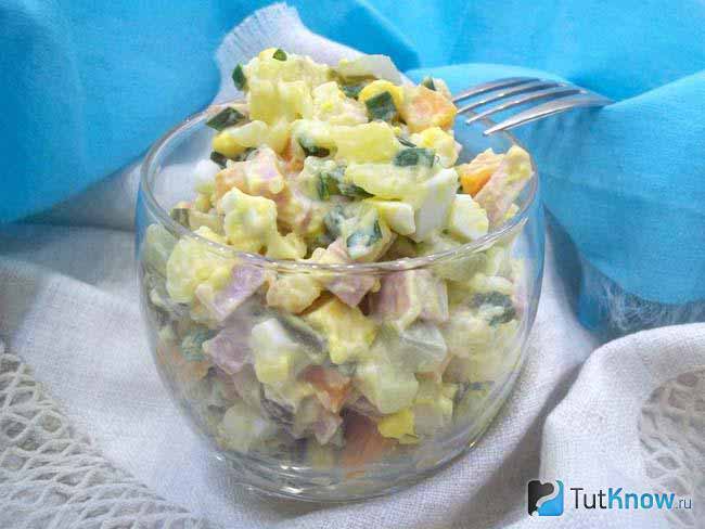 Салат Оливье с курицей