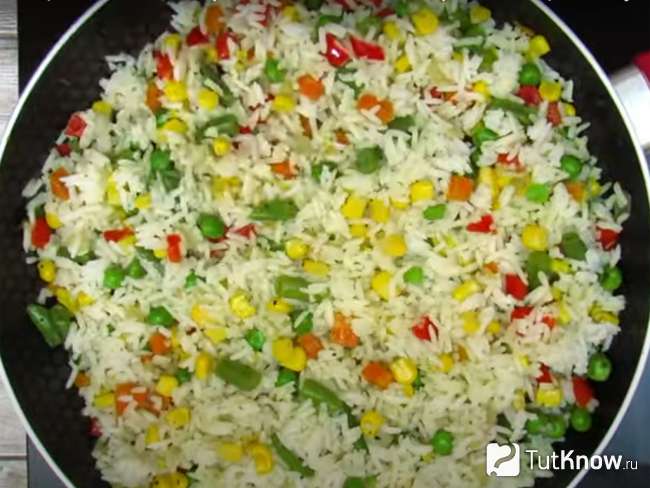 Рис с замороженными овощами