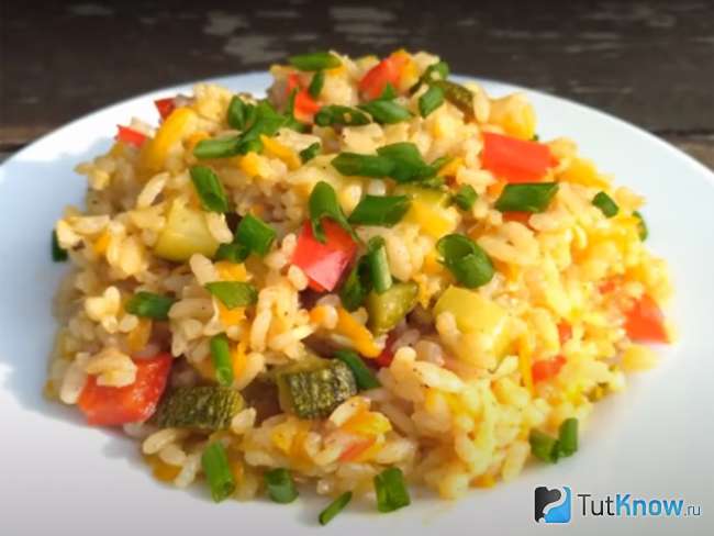 Готовый рис с овощами