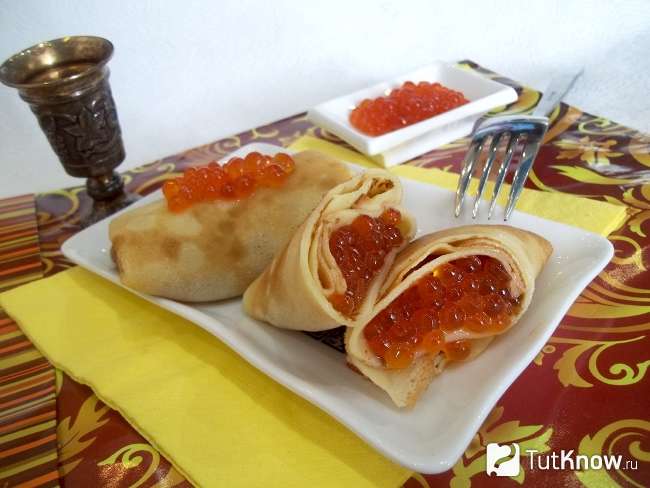 Блинчики с красной икрой
