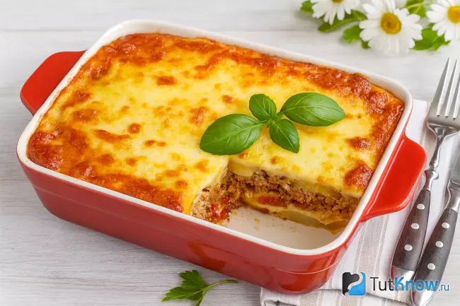 Мусака по-гречески с картофелем, баклажанами и сыром