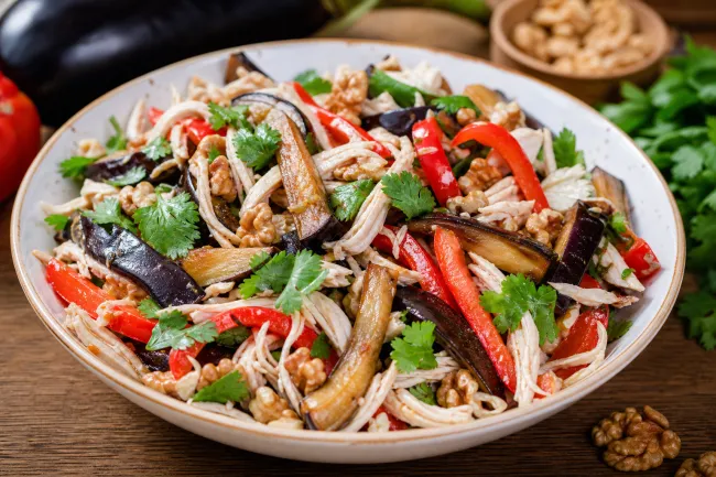 Рецепт салата Ацецили с курицей, баклажанами, орехами