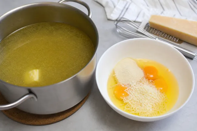 Итальянская страчателла с яйцом и пармезаном