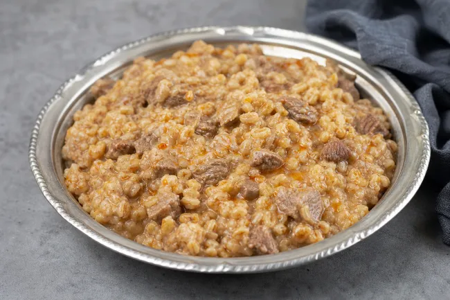 Турецкий кешкек из пшеницы и мяса