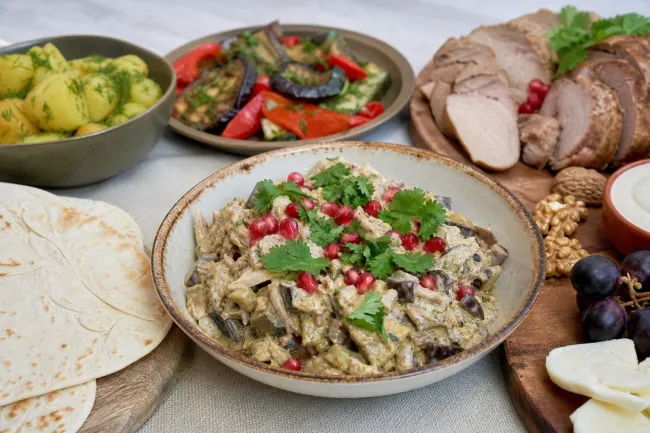 Салат Ацецили с курицей, баклажанами, орехами