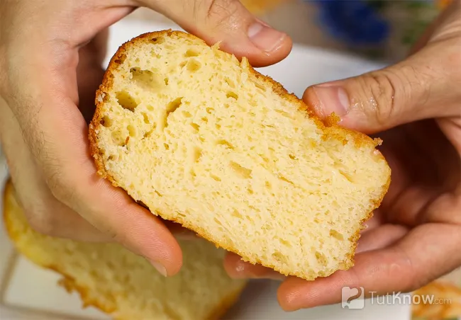Воздушный мякиш готовой ромовой бабки