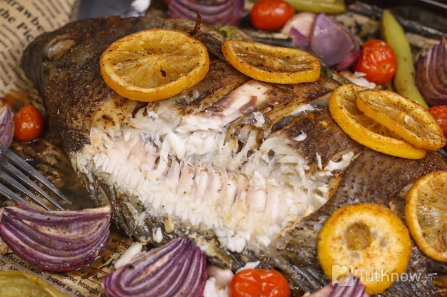 Запечённая тилапия с нежным белым мясом и лимоном