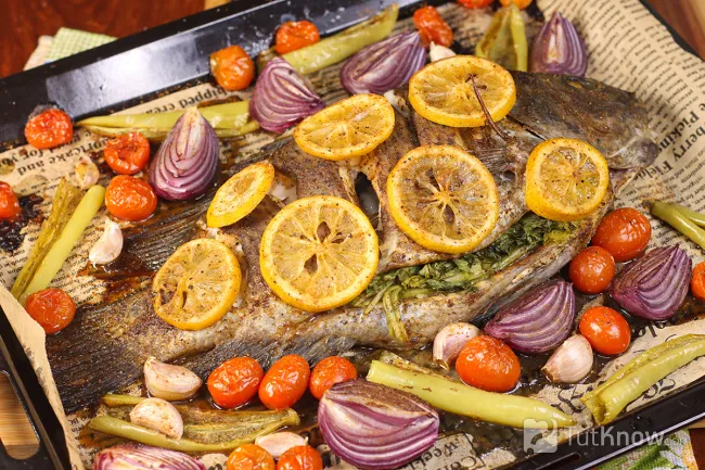 Тилапия запеченная целиком в духовке с приправой Old Bay
